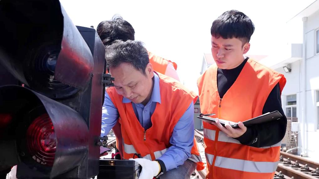 全国劳动模范李德迎：从一线到讲台 用“匠心”浇灌铁路未来