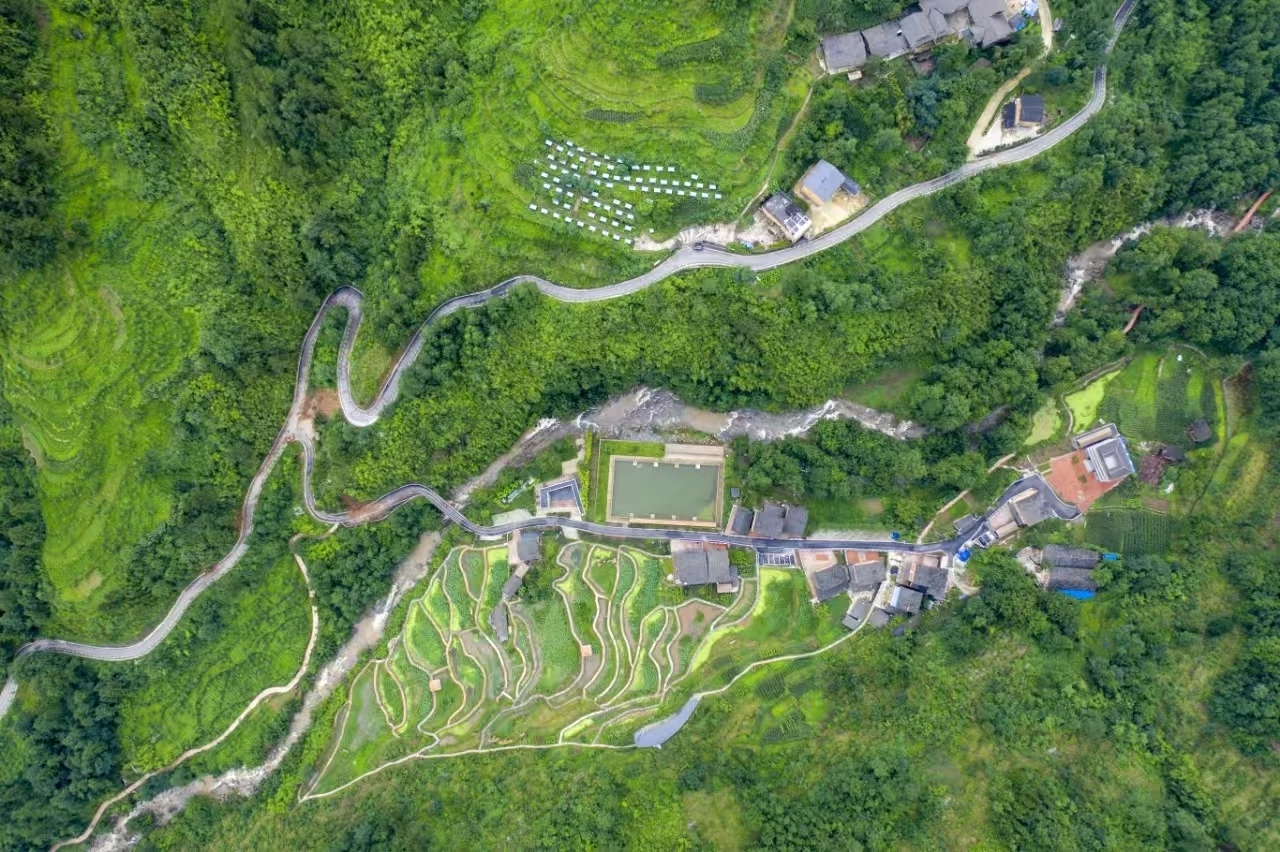 破茧成蝶说华溪