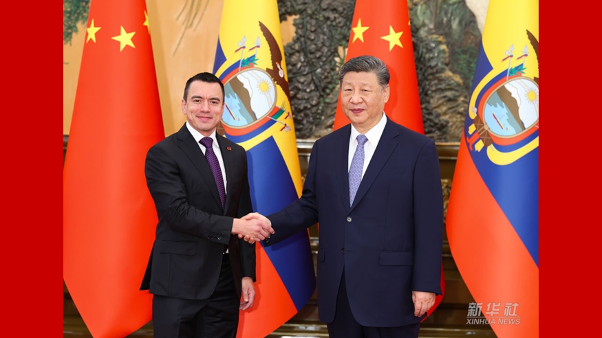 习近平会见厄瓜多尔总统诺沃亚
