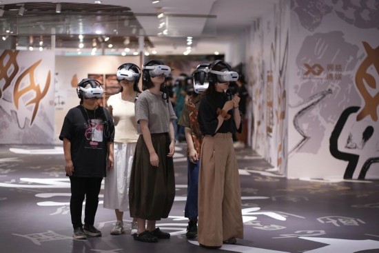 沉浸式大空间VR秀正成为文旅“新秀”。（受访方供图）