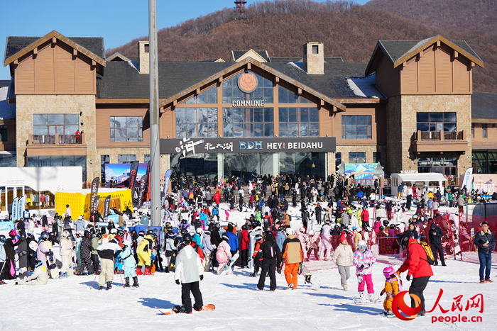 冬日的北大湖滑雪场人气十足。人民网记者 李洋摄