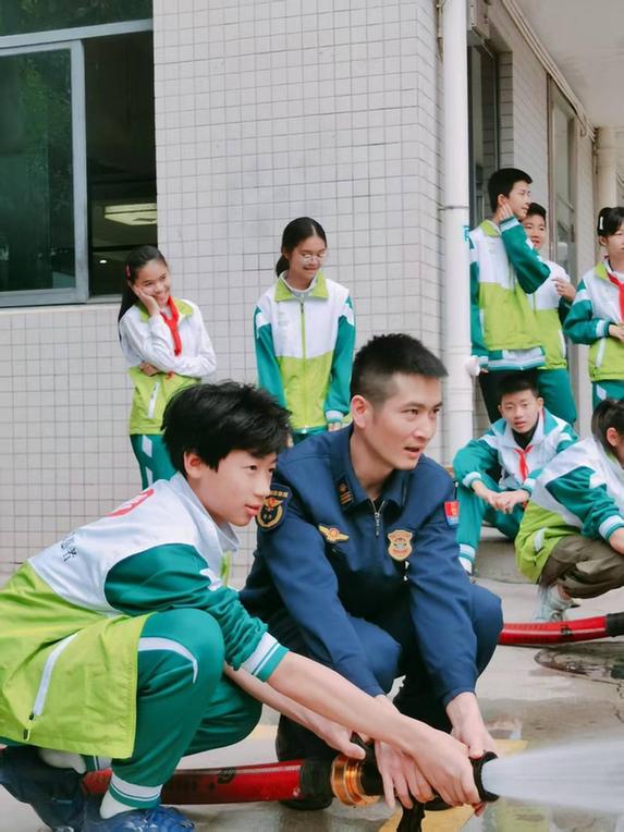 走进社会大课堂 在体验中锤炼本领领悟成长