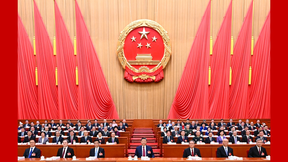 十四届全国人大四次会议在京开幕 习近平等在主席台就座